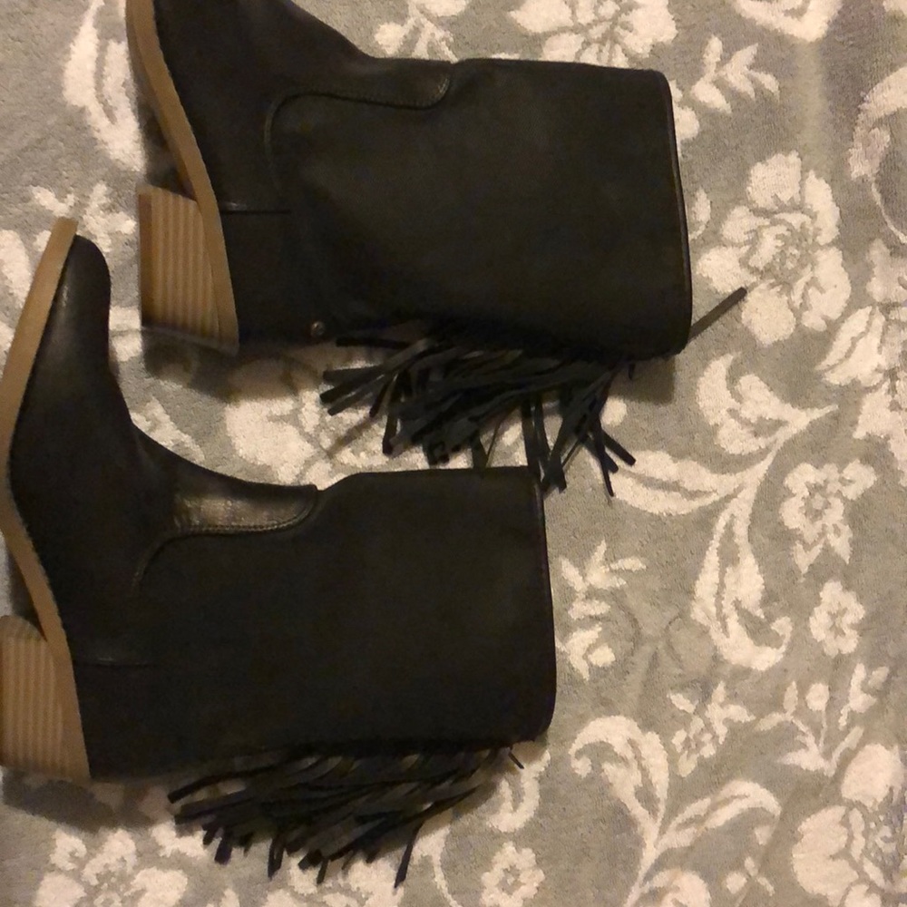 Fringe boots - Picture 2 of 2